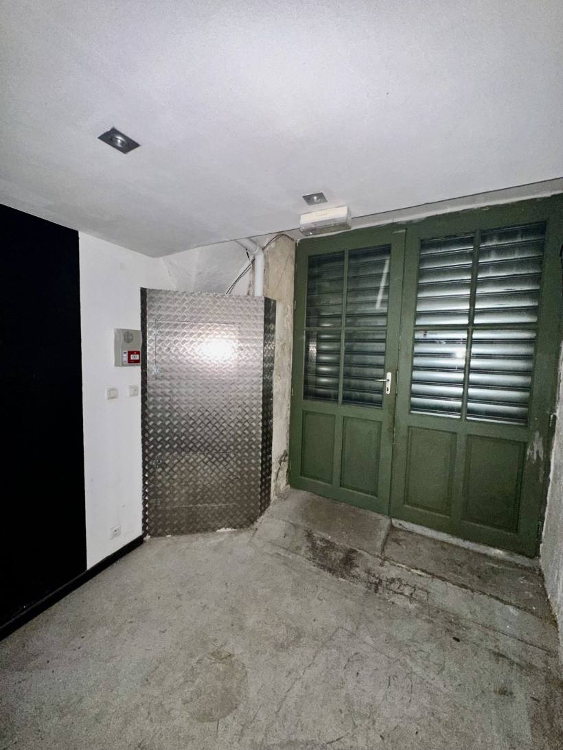 Local 75m² ECUSSON