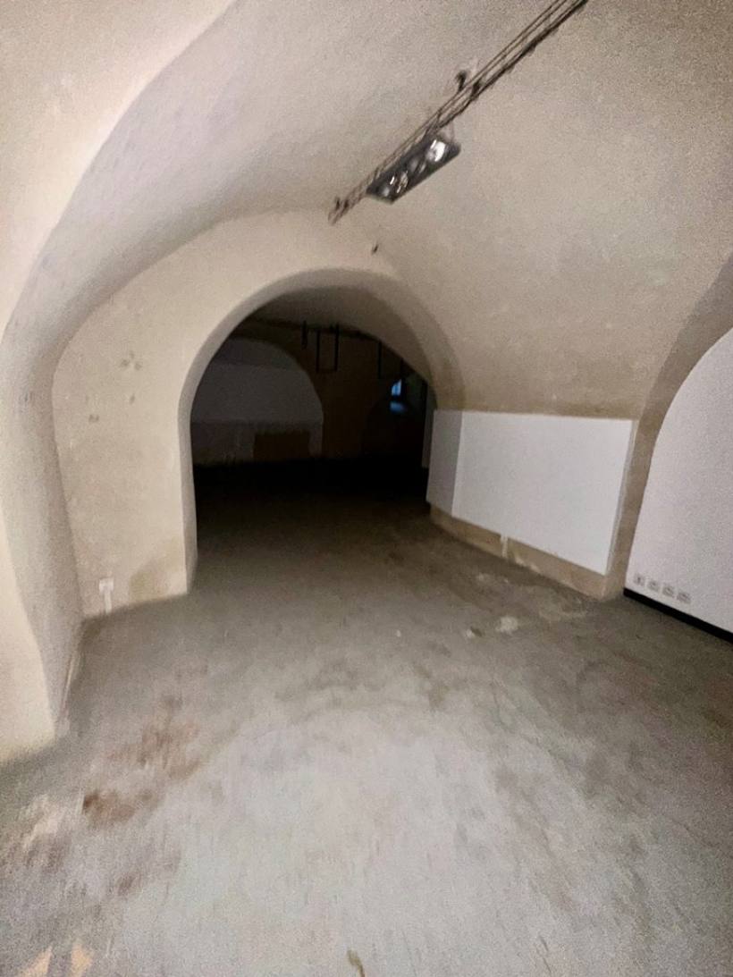 Local 75m² ECUSSON